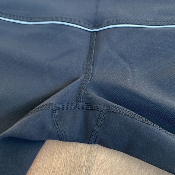 Lululemon Wunder Under Crop Mid-Rise Black with Reflective Stripe - Picture 5 of 9